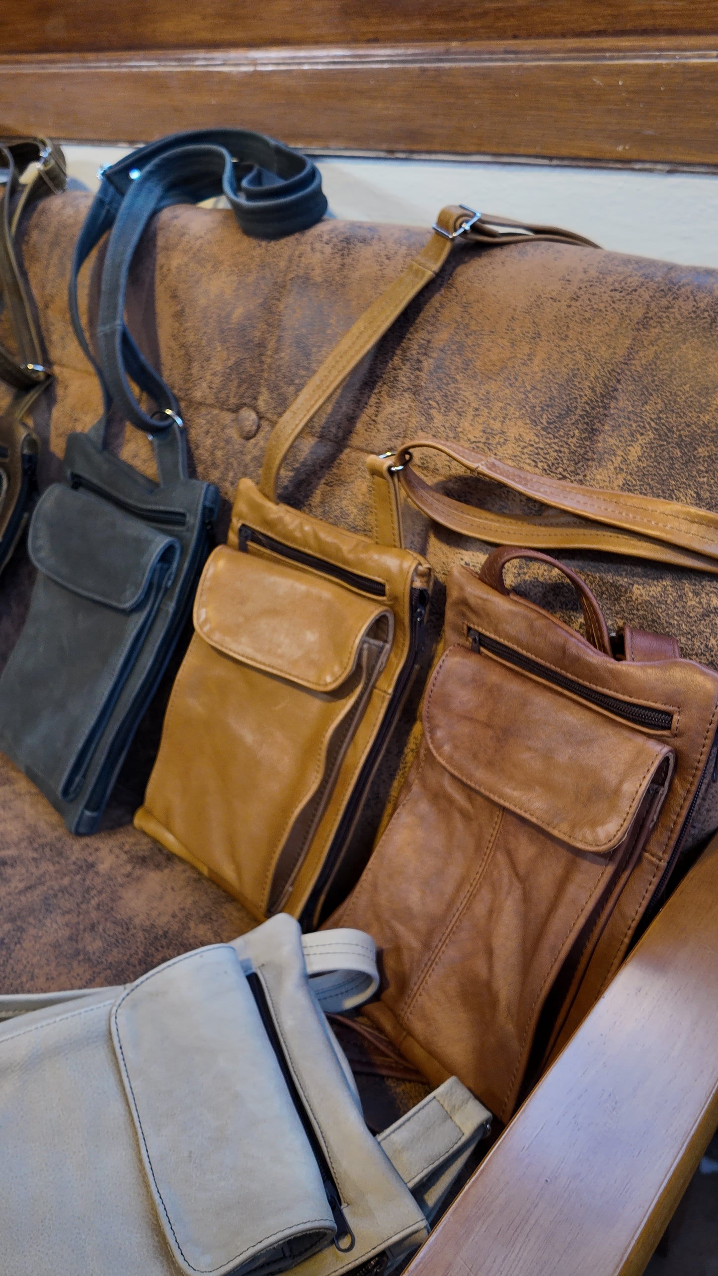 CROSSBODY LEATHER BAG