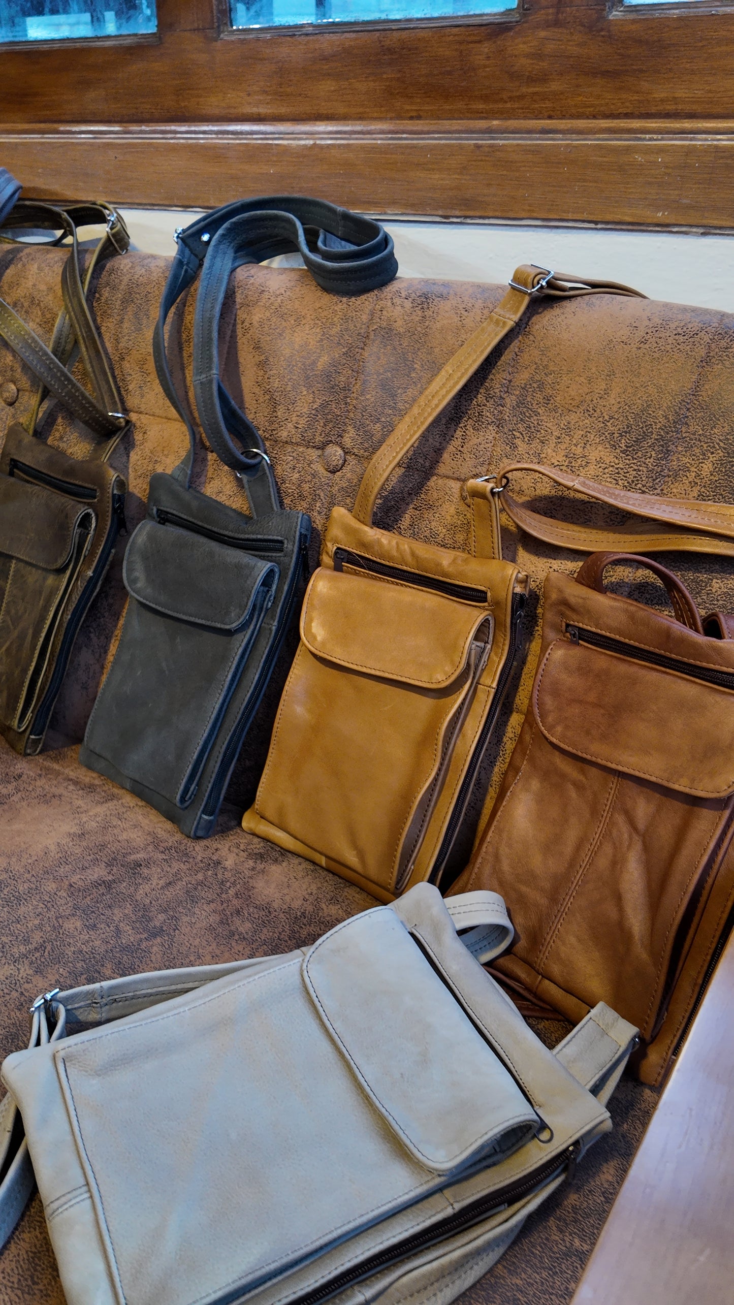 CROSSBODY LEATHER BAG