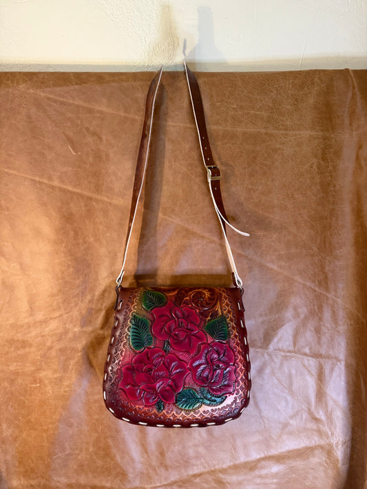 BOLSA DE PIEL CON ROSAS CINSELADA GRANDE