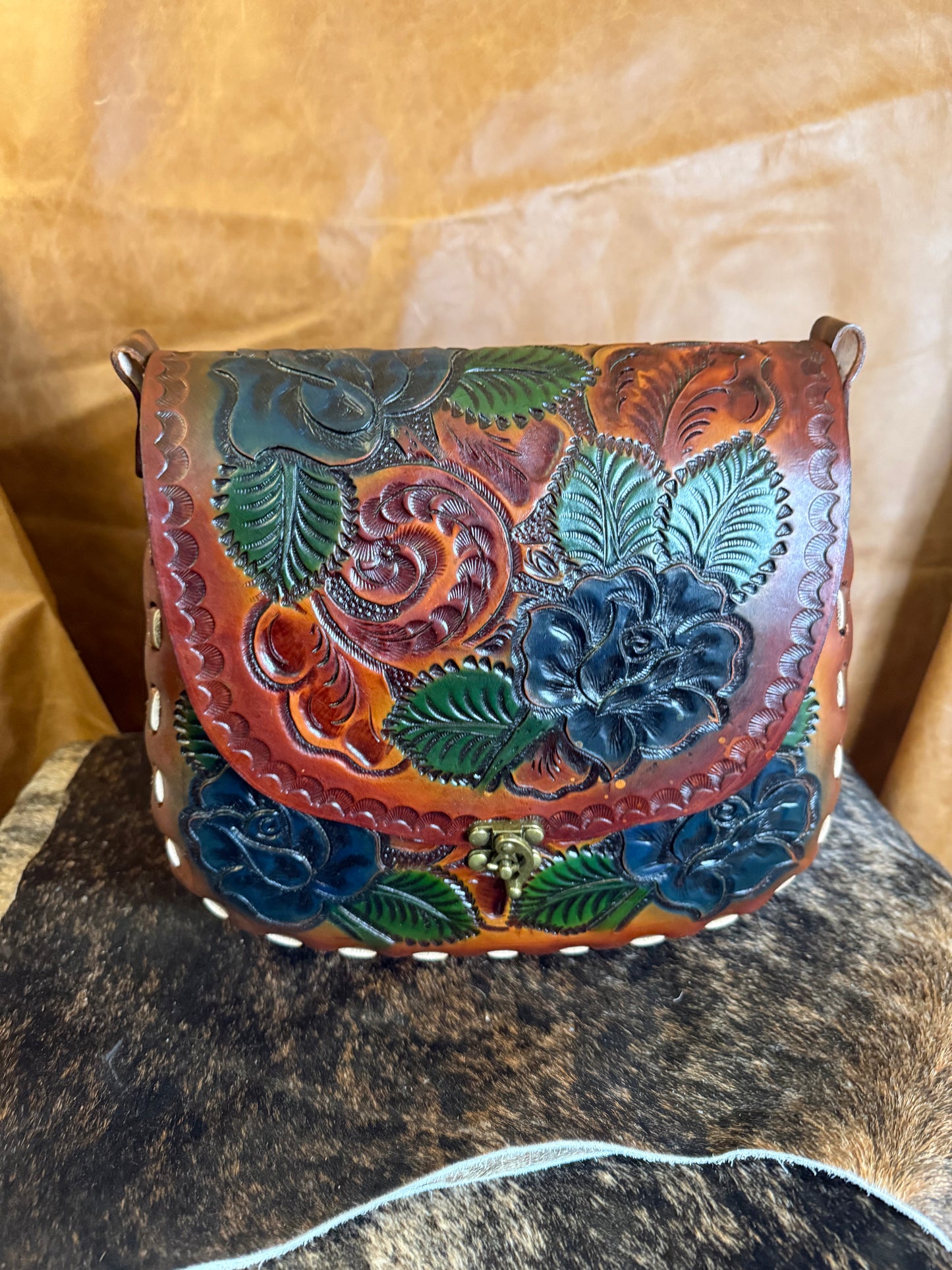 BOLSA DE PIEL FLORES CINCELADA GRANDE