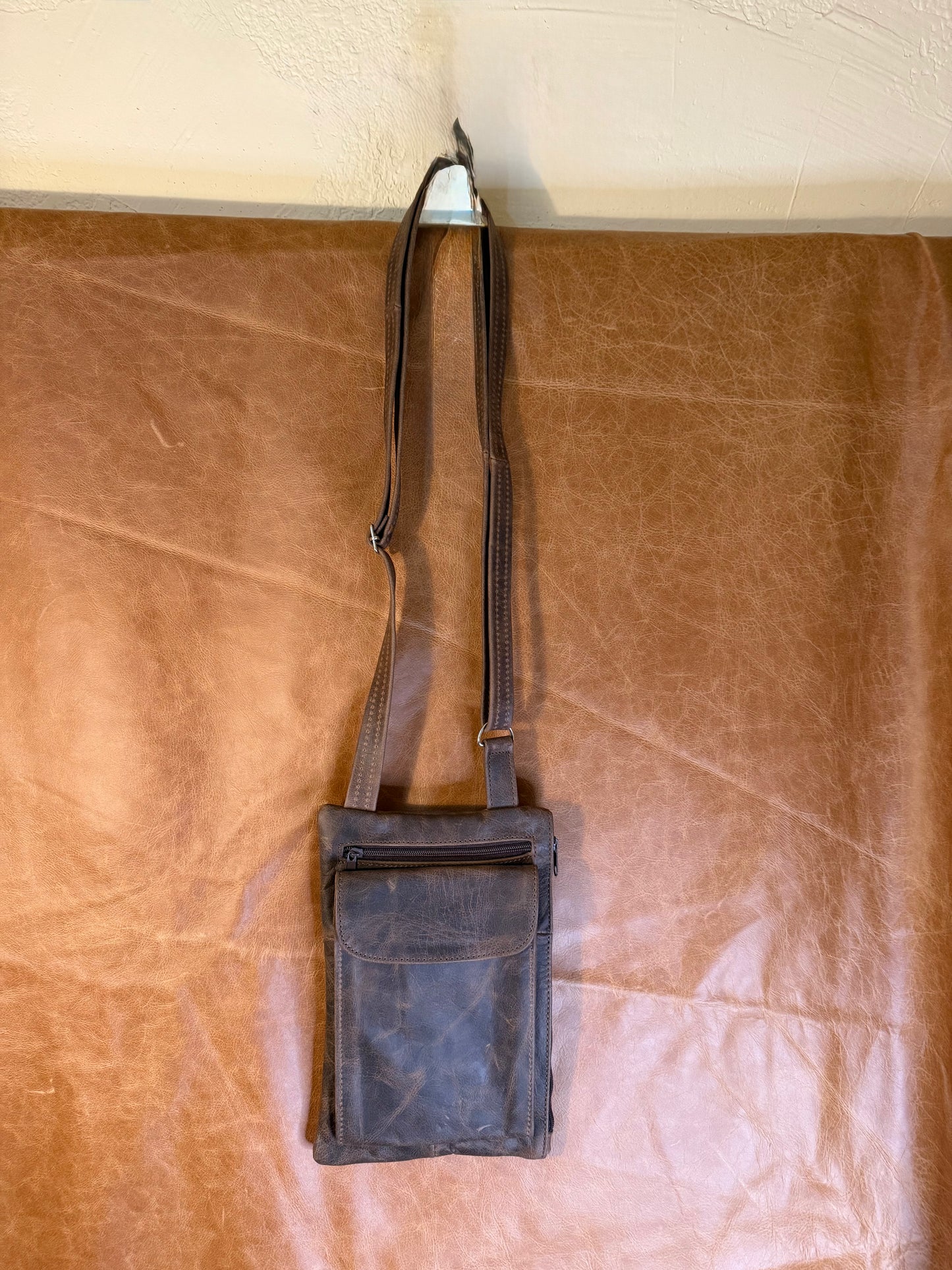 CROSSBODY LEATHER BAG
