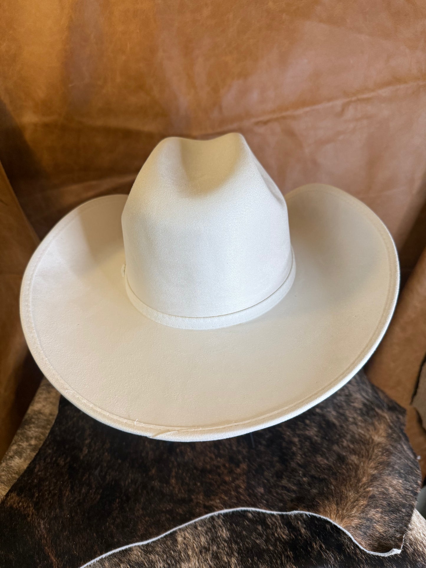 WHITE SUEDE HAT