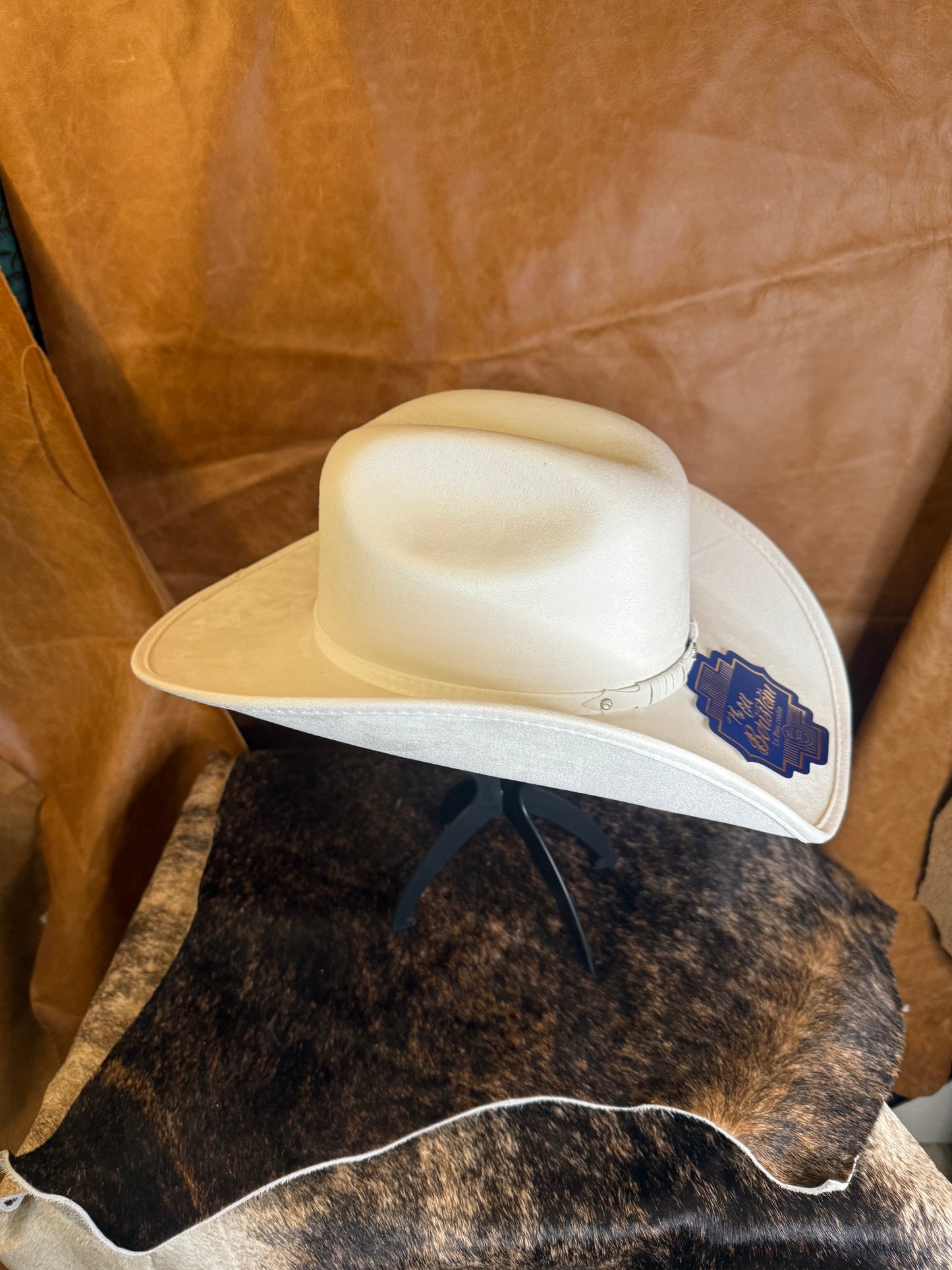 WHITE SUEDE HAT