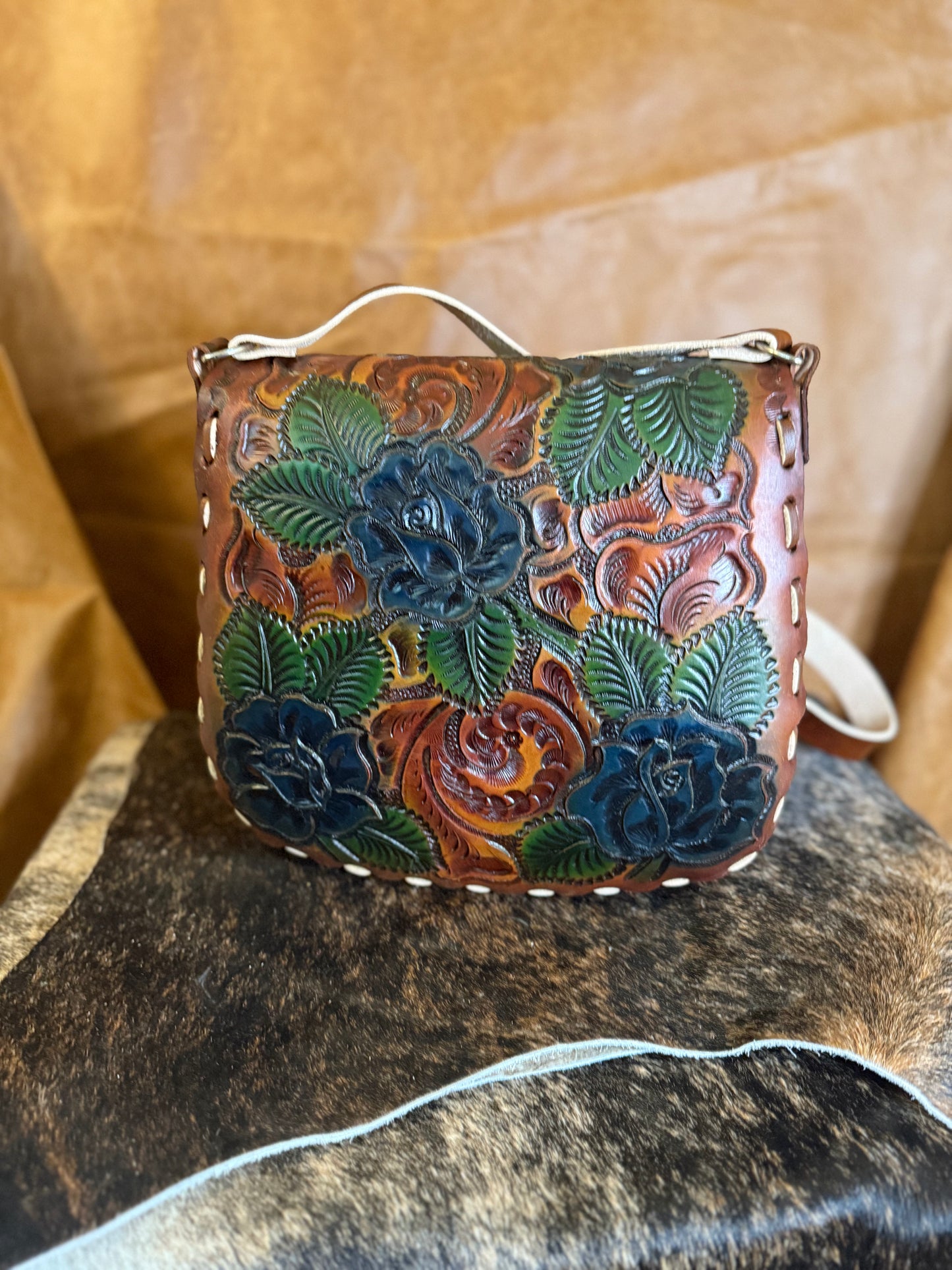 BOLSA DE PIEL FLORES CINCELADA GRANDE