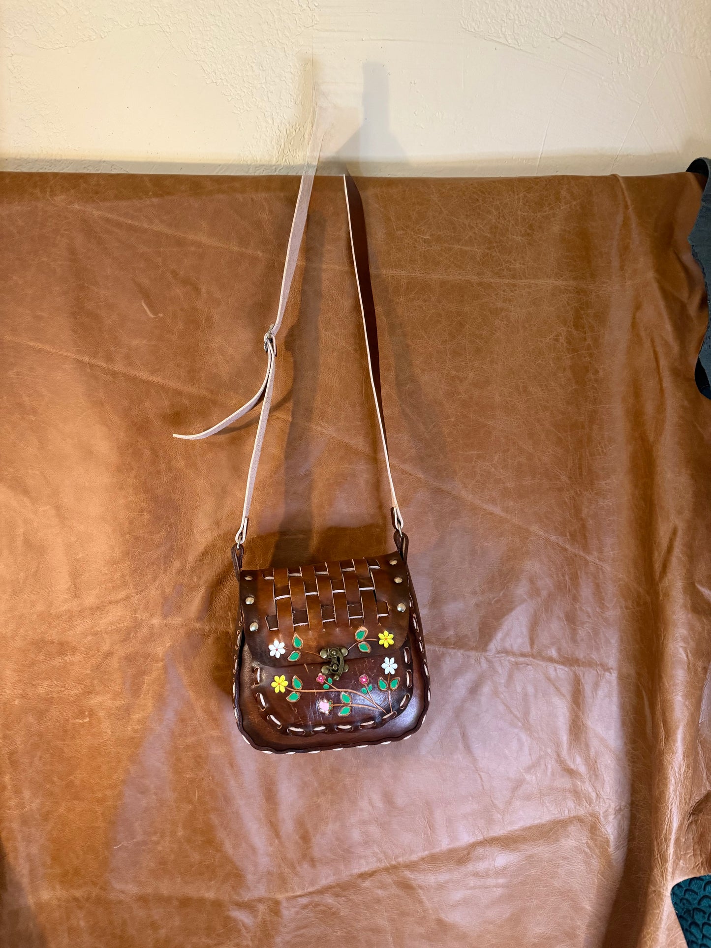 BOLSA DE PIEL PETATILLO CANGURO