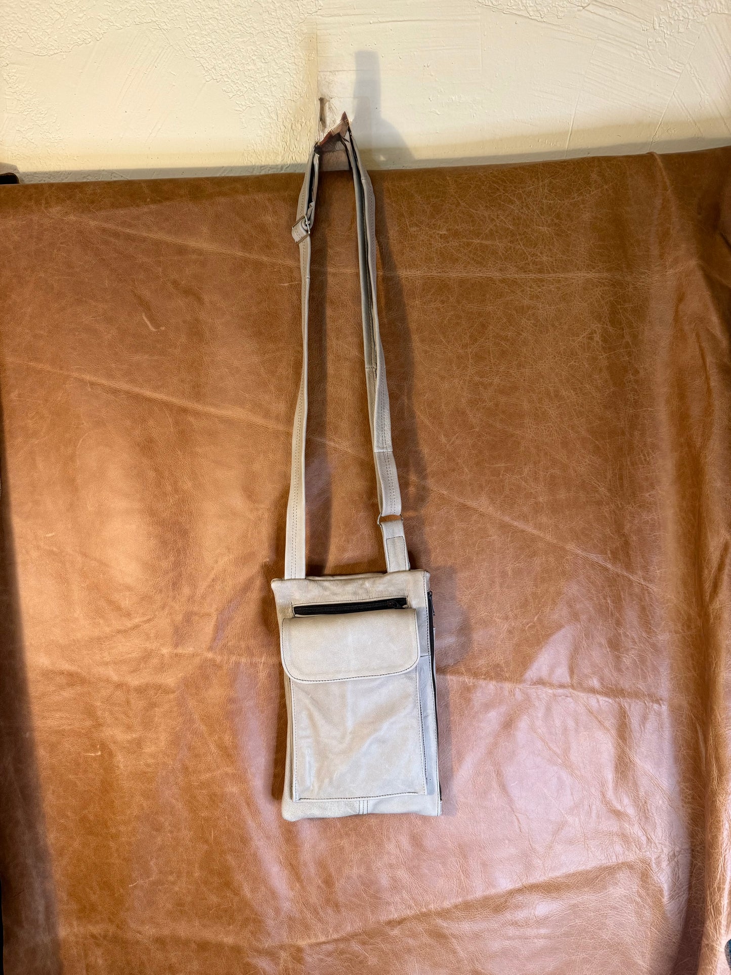 CROSSBODY LEATHER BAG