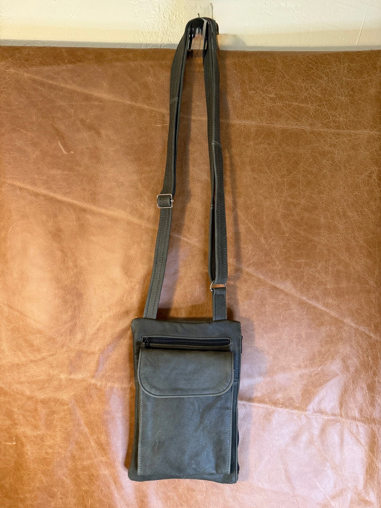 CROSSBODY LEATHER BAG