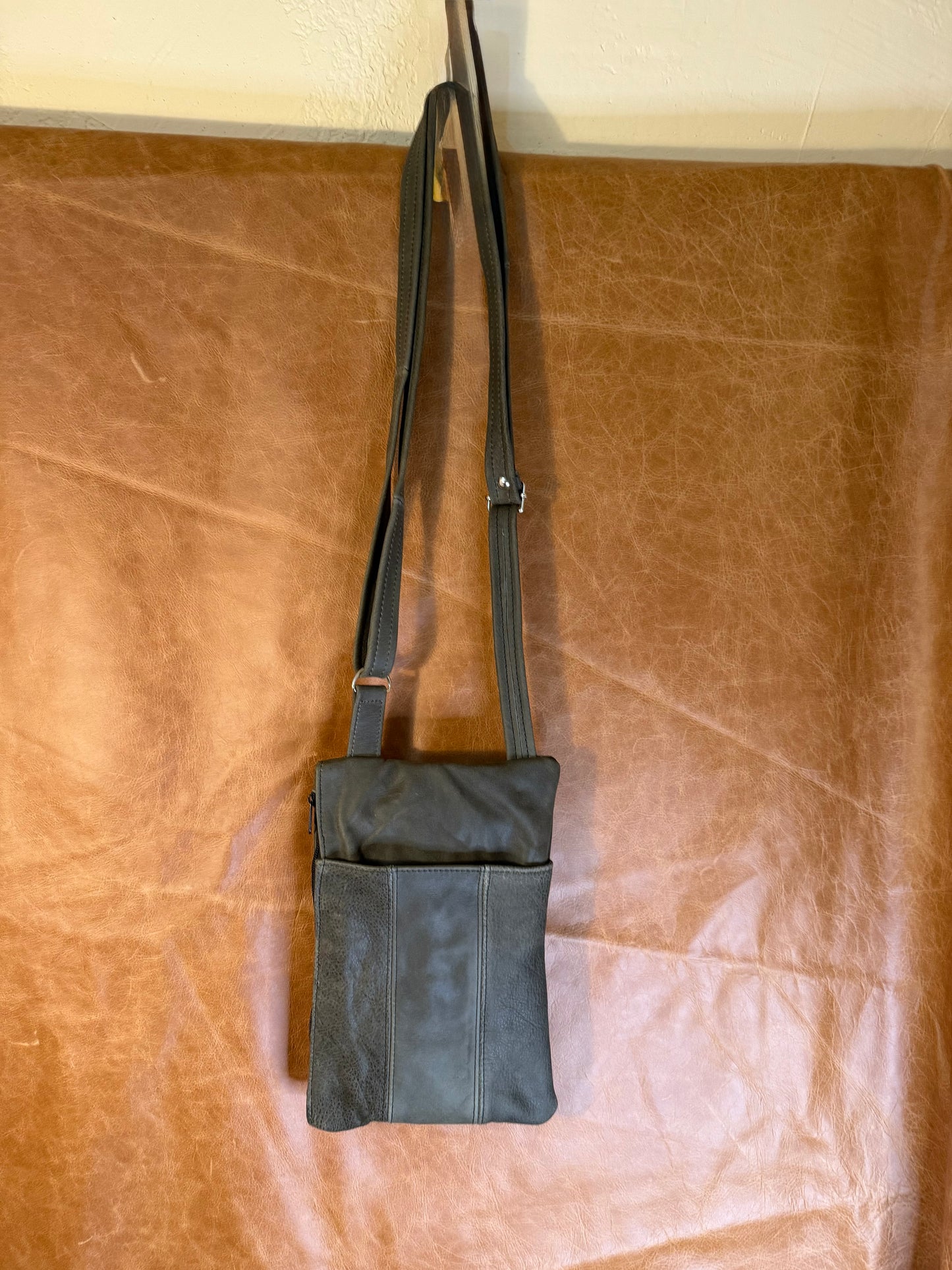 CROSSBODY LEATHER BAG